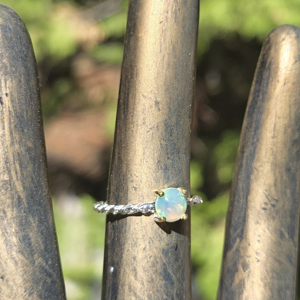 HOST PICK! 🎉🎊 Opal 1k Natural Sterling & Gold Women's Ring Sz7 - Picture 4 of 8